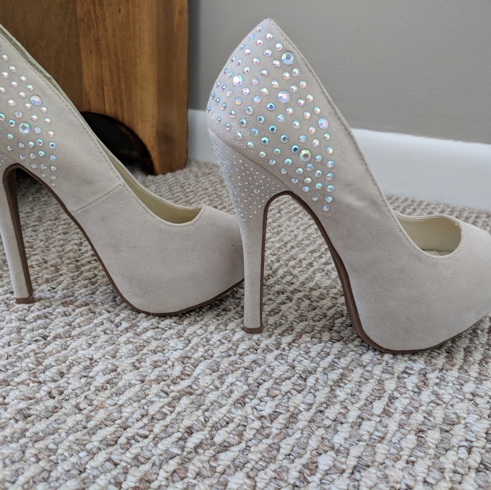 Size 6 deb stilettos